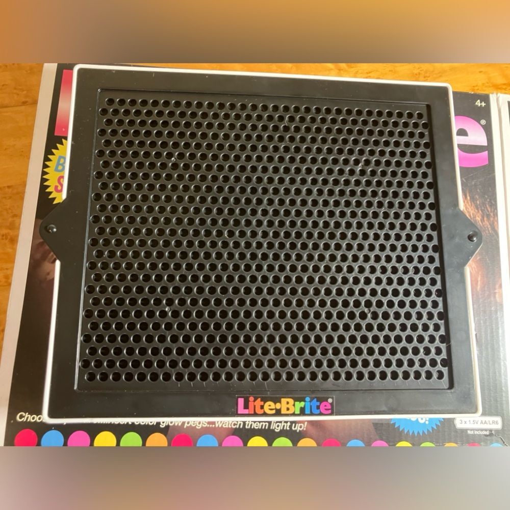 Lite Brite game for kids, comes with unused sheets, excellent condition - Picture 2 of 4